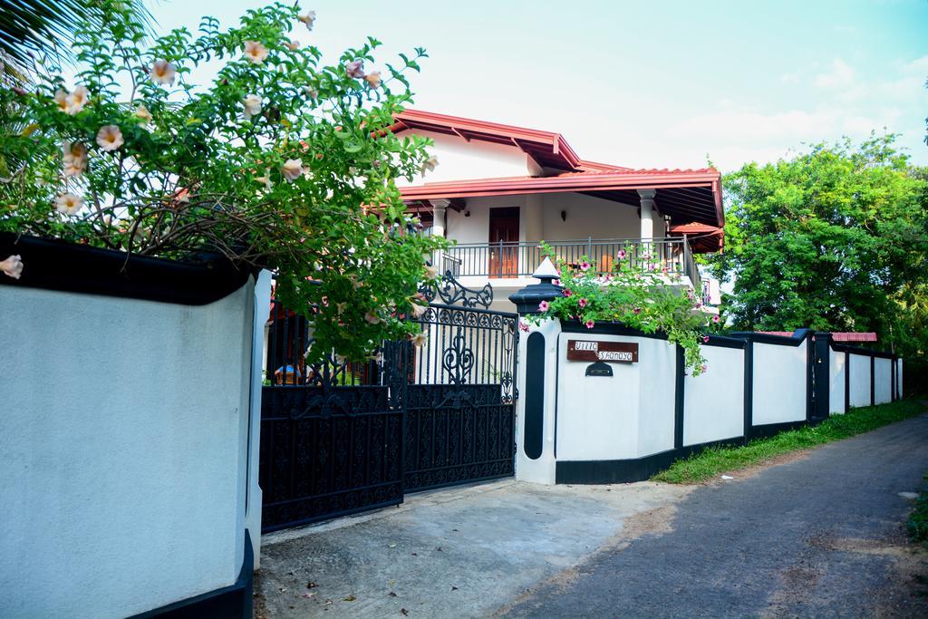 Villa Shanaya Hikkaduwa Buitenkant foto