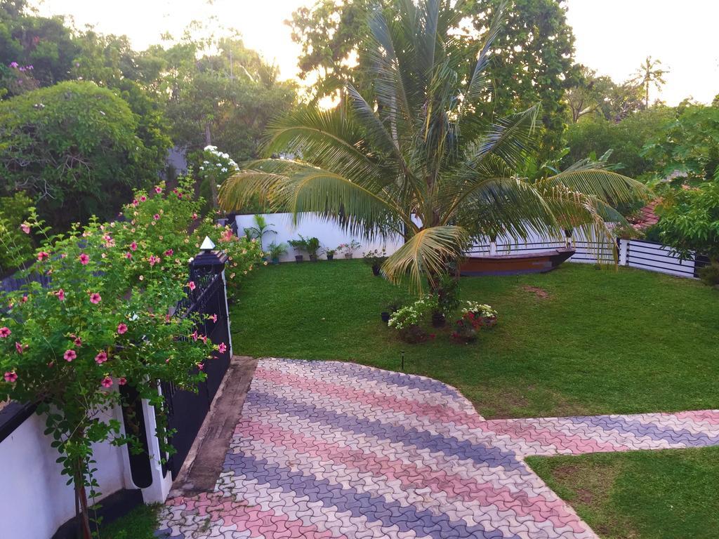 Villa Shanaya Hikkaduwa Buitenkant foto
