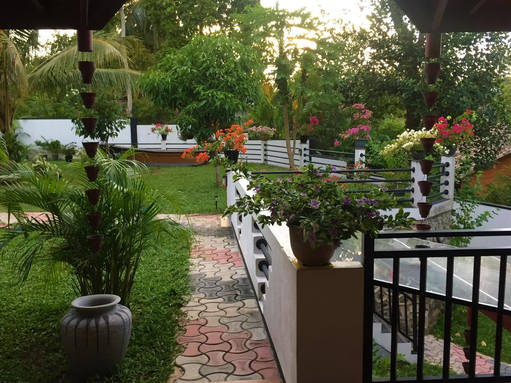 Villa Shanaya Hikkaduwa Buitenkant foto