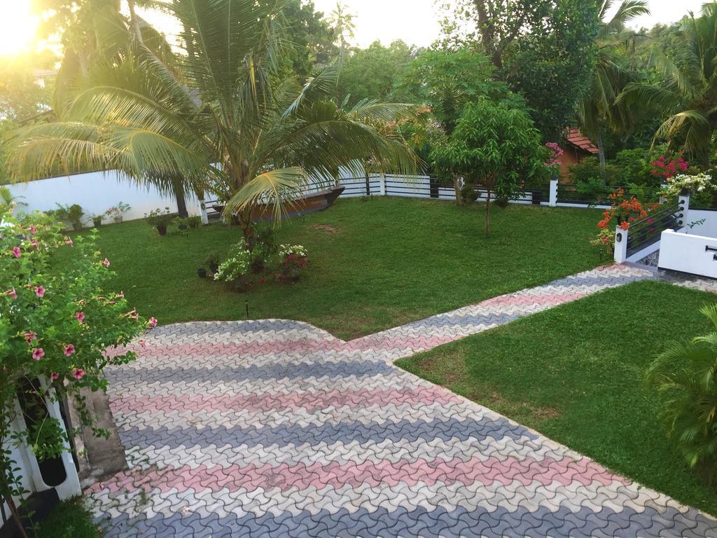 Villa Shanaya Hikkaduwa Buitenkant foto